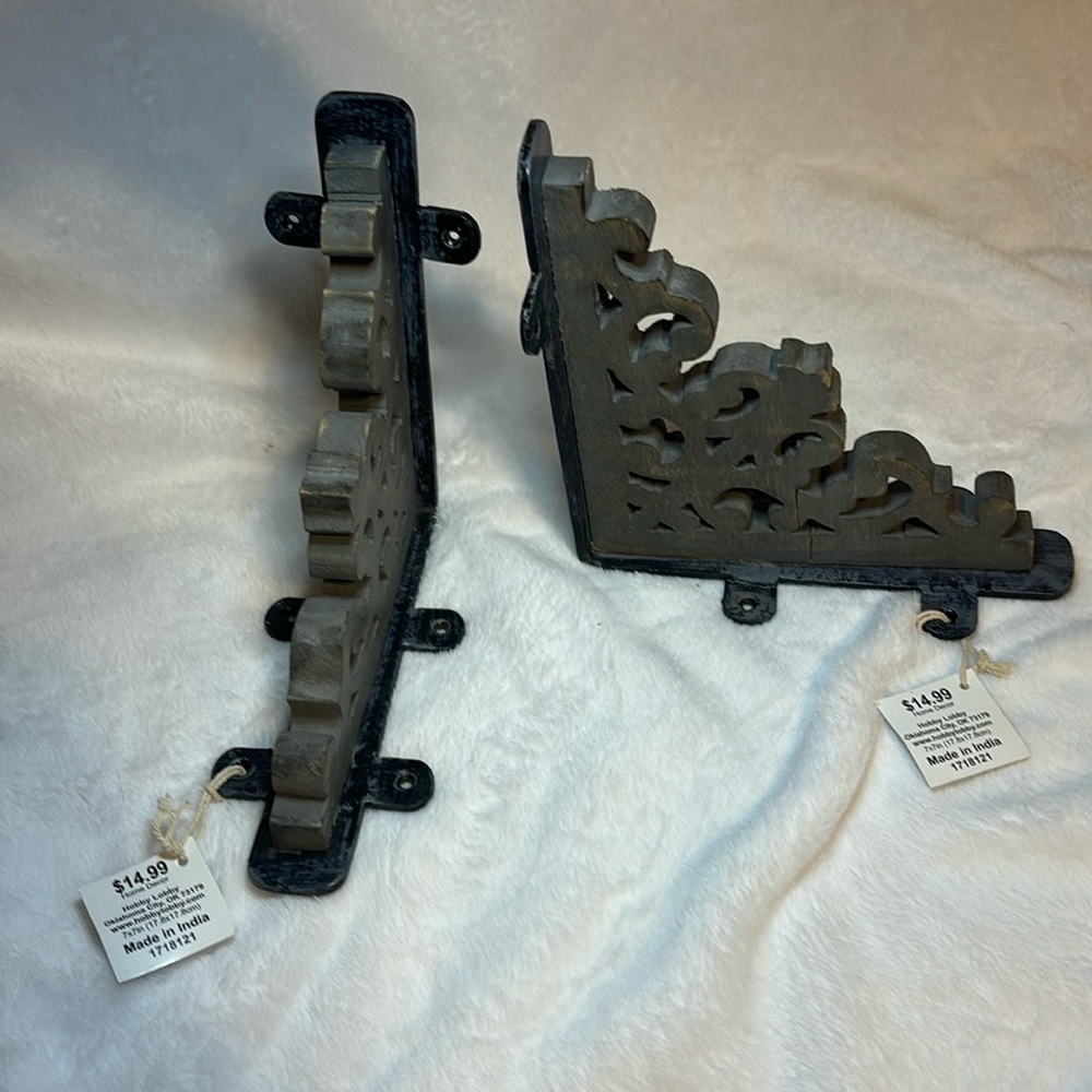 Shelf supports